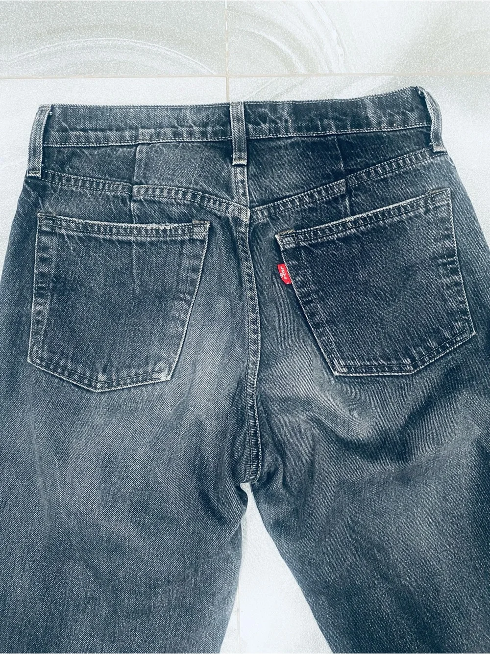 Levi's Relaxed Jeans in Dark Blue Black Wash
